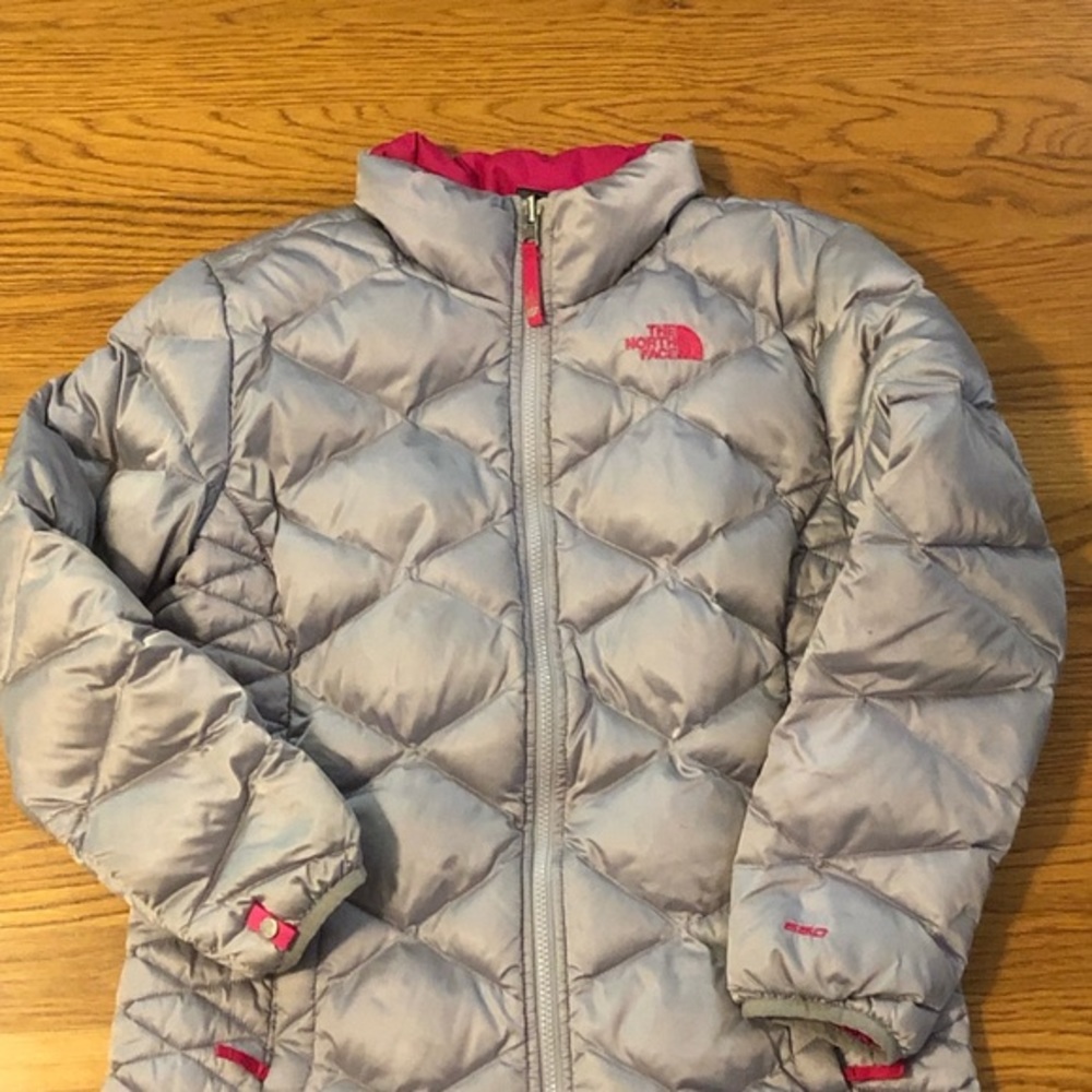 Girls North Face puffer  winter Jacket size XL 18 gray with pink interior.